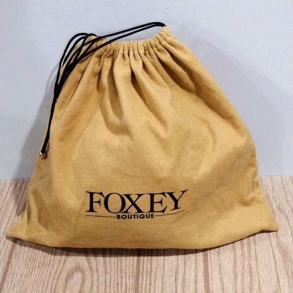 FOXEY BOUTIQUE Tan color Drawstring Protective Storage Dust Bag 17.5 x 16-in - Picture 1 of 8